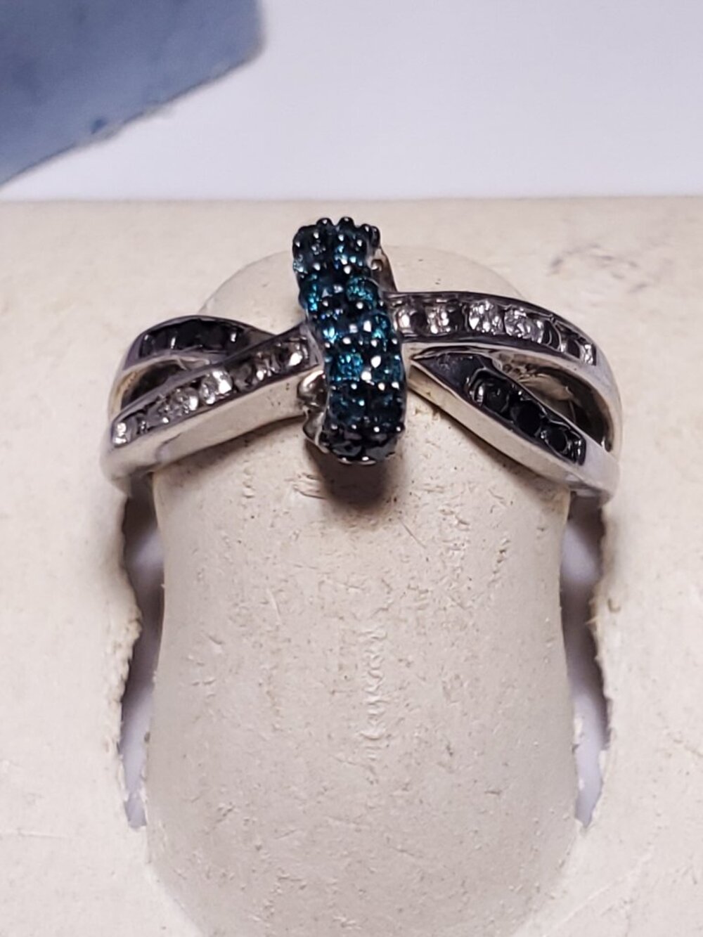 Estate .27ctw Blue Wht &Blk Diamond Raised Bow cross over Sterling 925 Ring25075